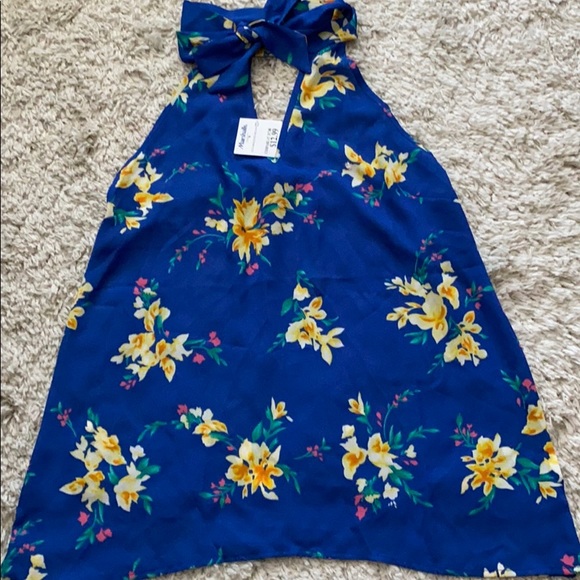 Floral flower top. - Picture 1 of 1